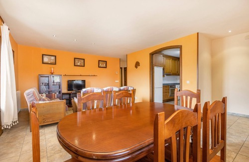 Valle de Lierp Apartment | 'Xisqueta' Apartment with Mountain Views, Private Garden and Wi-Fi