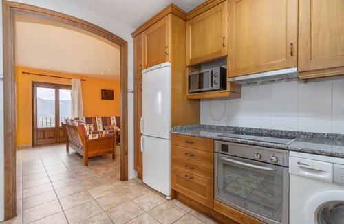 Valle de Lierp Apartment | 'Xisqueta' Apartment with Mountain Views, Private Garden and Wi-Fi