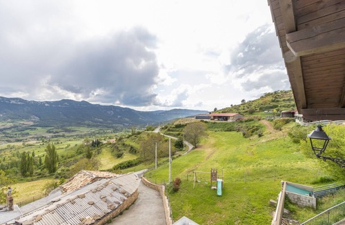 Valle de Lierp Apartment | 'Xisqueta' Apartment with Mountain Views, Private Garden and Wi-Fi
