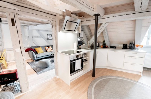 Schwabach Apartment | Xzllenz on 90sqm #Modern#Balcony#Fachwerk#Netflix