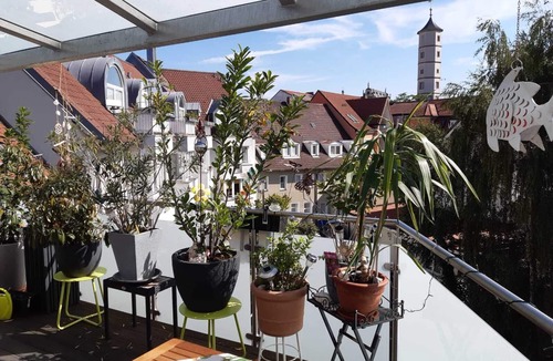 Schweinfurt Apartment | Zentral gelegene FeWo (55qm) mit Terrasse & Blick über Schweinfurt