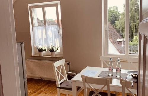 Haarenesch Apartment | Zentrale Altbauwohnung 3 Schlafzimmer mit Balkon