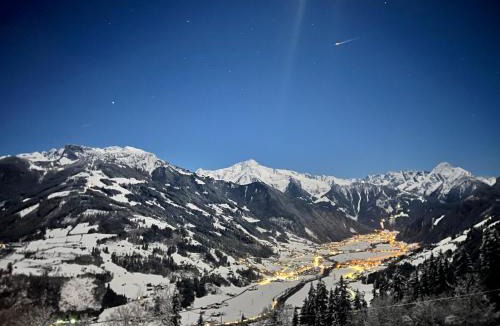 Rohrberg Apartment | Zillertal Ferienhaus Rohrberg Panoramablick mit Garten und Sauna
