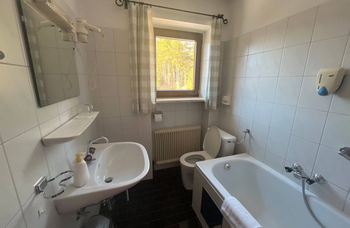 Obsteig Bed & Breakfast | Zimmer 15/3bett mit Balkon - Pension Alpina