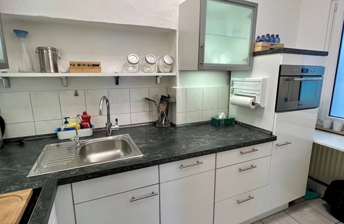 Altstadt - Sankt Lorenz Apartment | Zimmer Direkt in Nürnberg Innenstadt Weißer Turm in Kosmetikstudio
