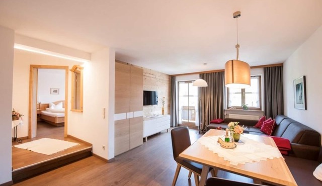 (05) Komfort Zwei-Raum-Ferienwohnung, Küche und Südbalkon
