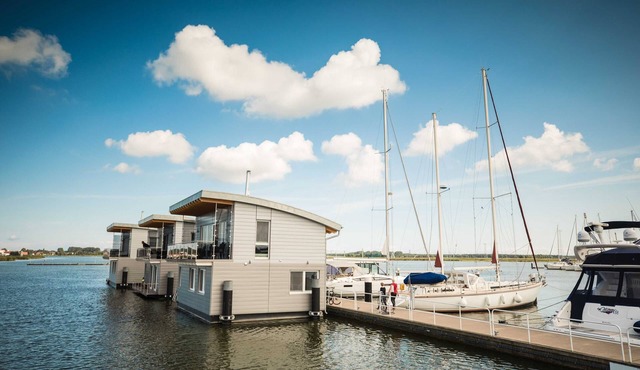 07. floating houses (105 m²) Poseidon - Floating house no. 10 with fireplace and