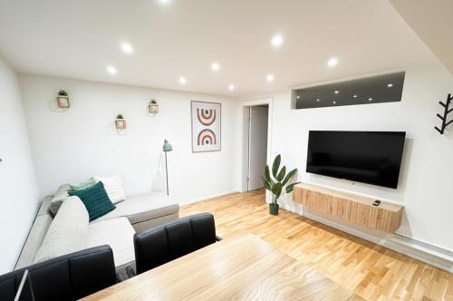 1,5-Zimmer, Top ausgestattet, 4 Pers, Souterrain, Self Check-in, Parkplatz, Netflix & Amazon Prime