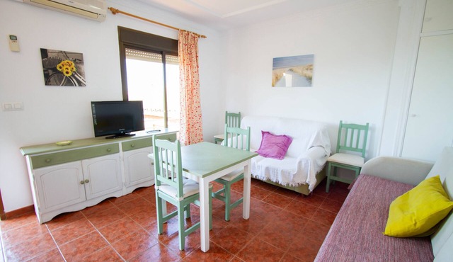 1 Bedroom Apartment (2 Adults + 1 Child) Bolonia Beach