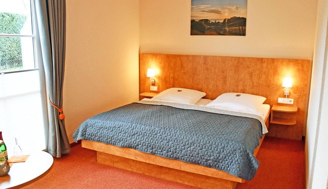 101 Doppelzimmer mit Balkon - Hotel Sonnenklahr mit Pool