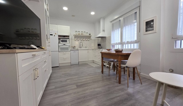 1A165 Modern and charming apartment with garage