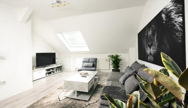 2,5-Zimmer inkl Arbeitsplatz, WLAN & free Netflix, Amazon-Free Parken vollausgestattete Wohnung, 24h Check In