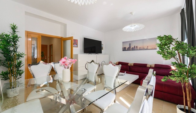 2-Bedroom Apartment Steps Away from Gran Vía: Live in the Heart of Madrid