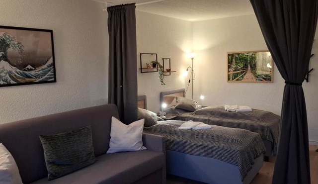 2-Zimmer-Apartment "Stay-at-AJ Homes Hamm" mit komplett ausgestatteter Küche, Balkon, 4 Hotel-Boxspringbetten & Schlafsofa sowie kostenlos inklusive Bettwäsche & Handtücher, Verbrauchsartikel, Parkplatz, WiFi & SmartTV