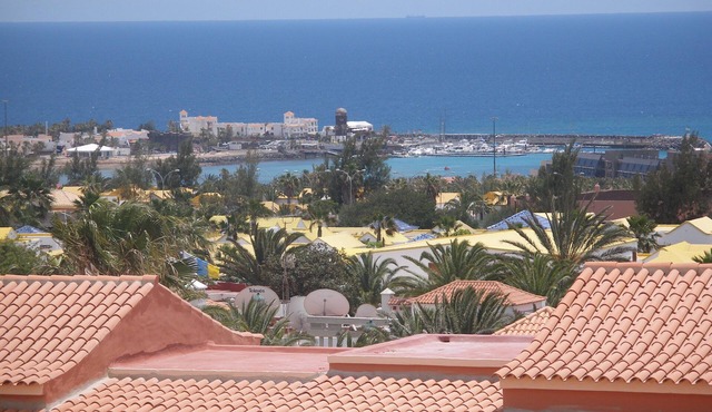 3 Bed, 2 bath house - great location & views - Hot Tub, BBQ, FIBRE Wifi, SKY