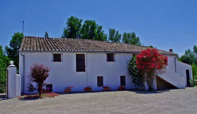 3 bedroom self-catering apartment rural setting with large fenced pool nr Ronda