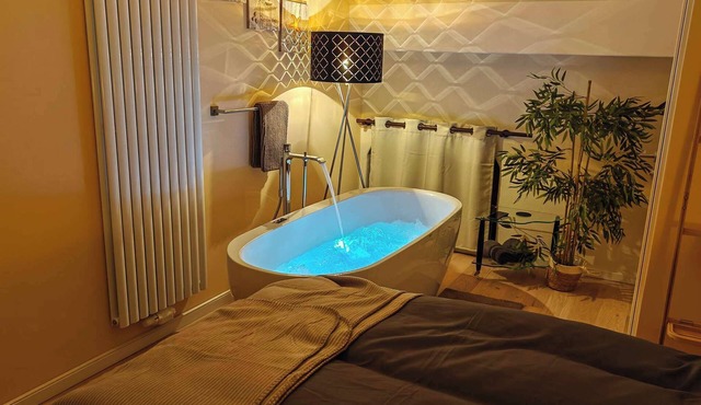 3-room cosy retreat with private sauna and whirlpool bath