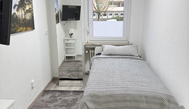#3 Top room: central & comfortable, shared bathroom