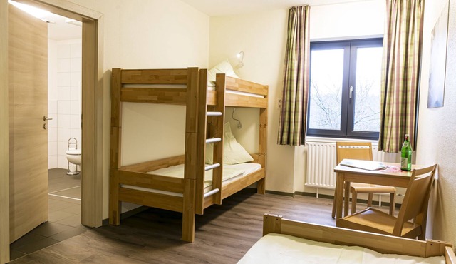 4-bed room with shower/WC