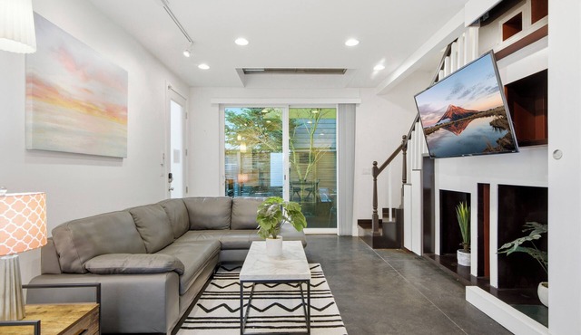 4 Beds Modern Capital Hill Townhome Walk to Seattle University