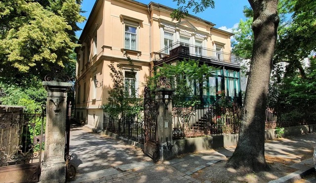 4-room flat in Dresden-Südvorstadt, in the loft (2nd top floor), 2 bedrooms with