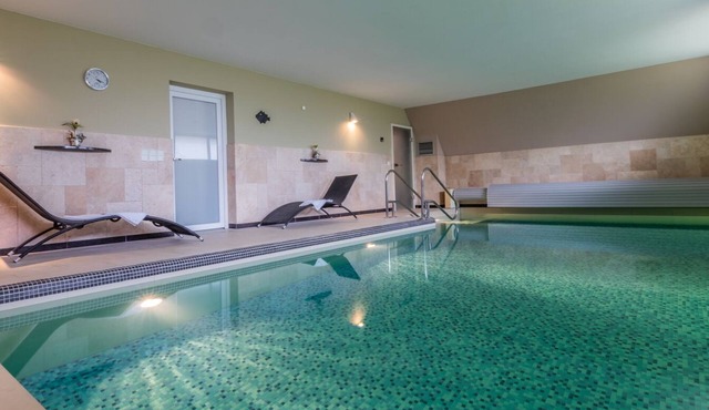 5 Luxus Indoor Pool Villa, 28°, Wlan Gratis, 60 qm Dachterrasse,