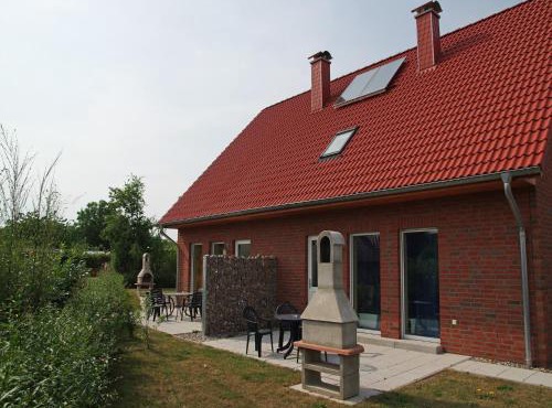 5-Zimmer-Ferienunterkunft in Zierow mit Garten