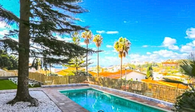 6 bedroom accommodation in Malaga