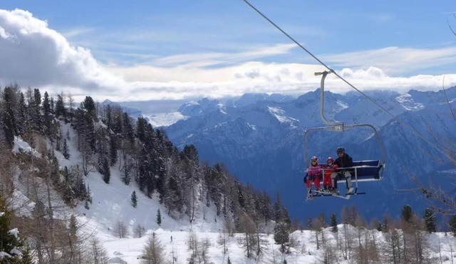 A gem in Val di Sole, directly on the ski slopes and trails.