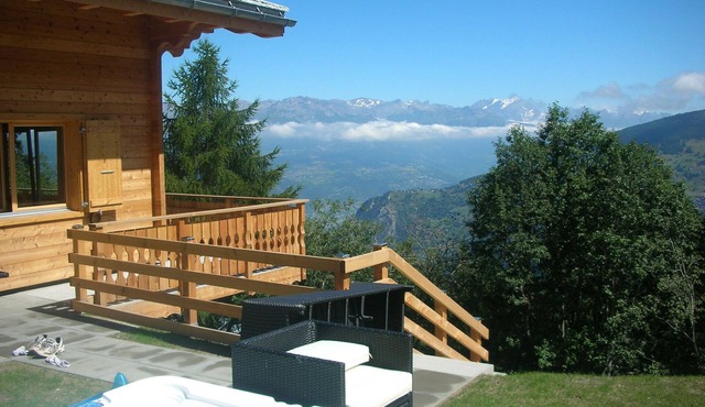 A luxurious 12 person chalet with superb view