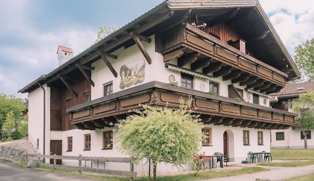 A retreat with panoramic views in the Bavarian Forest, including a pool and sauna.