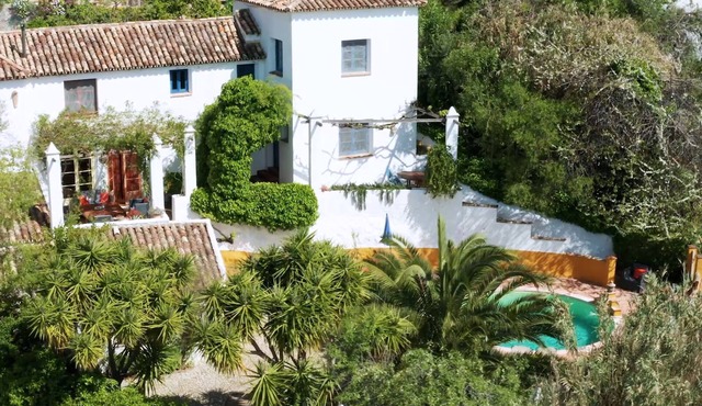 A stylishly converted farmhouse close to Ronda with included daily housekeeping