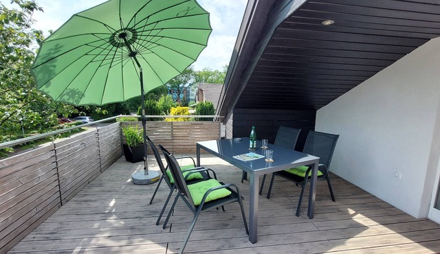 Abel Apartment with Balcony, Wi-Fi, EV Charger & AC near Hospital and Rehab Center