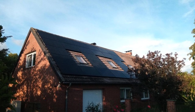 Activity country house near the Baltic Sea with pool & orchard, for family & friends