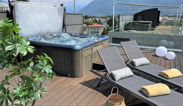 Air-conditioned attic apartment with large private terrace and whirlpool