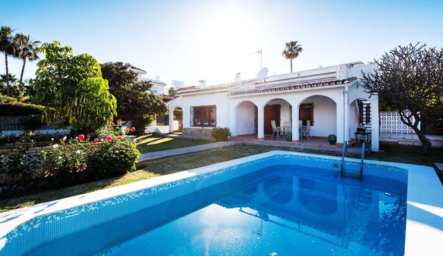 Air-Conditioned Home On the Beach with Pool, Terrace, Garden & Wi-Fi