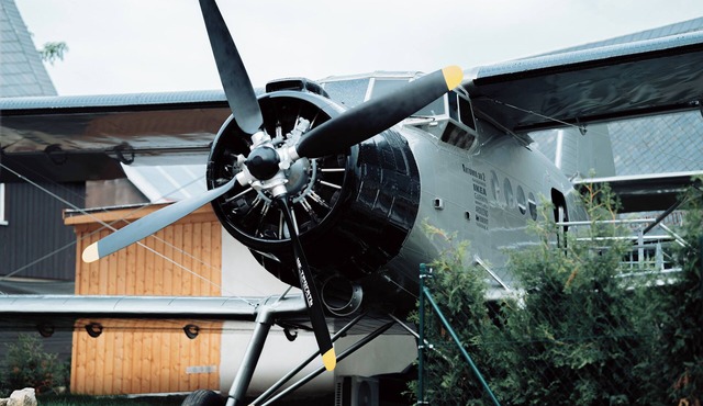 Airplane vacation apartment with flight simulator and sauna