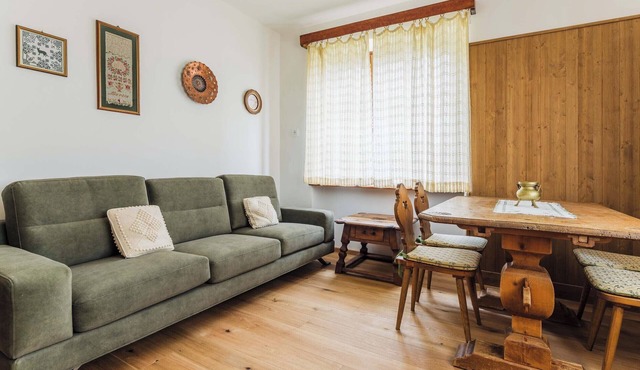 Alessandra Apartment - Spacious and bright ground-floor apartment near pedestrian-cycleway