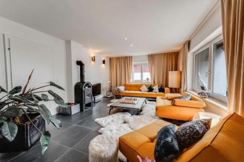 Alpen Ferienhaus mit Garten, Kamin, Spielzimmer und Bergblick