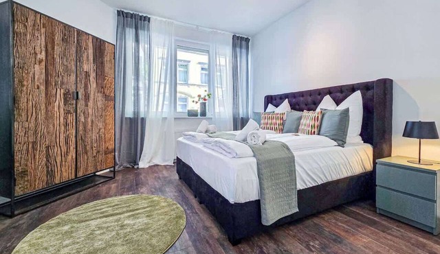 Alpha Apartments: 2 BR Oasis! Design & Comfort