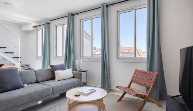 Amazing Chueca 1BR Penthouse with terrace, by Blueground