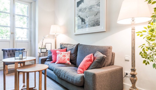 Amazing flat with 2 bedrooms full equipped, with A/C and internet. At Santa Ana Square!