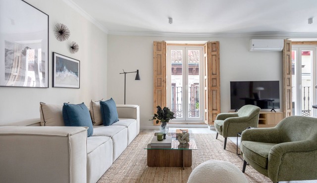Amplio Apartamento a Pocos de Paseo del Prado