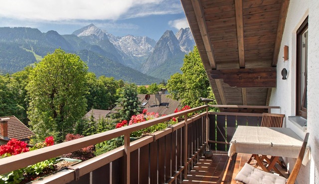 "Anette" Vacation Rental with Mountain Views, a Balcony, and Wi-Fi