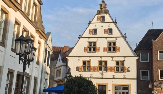 "Anna": Apartment for up to 6 people in the most beautiful house of Rheine, right on the market