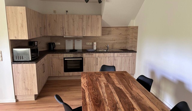 Apartment 'Hochwertige Monteurunterkunft' with Private Terrace and Wi-Fi