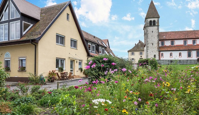Apartment 2 in Haus Böhler on the island of Reichenau with Lake View, Terrace and Garden