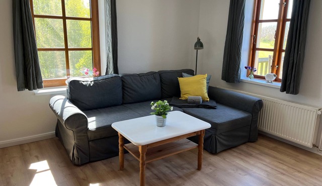 Apartment 4 with 2 bedrooms (2-5 pers.) on the upper floor - Villa Seeheim vacation property directly on the waterfront