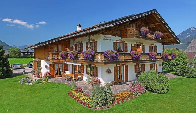 Apartment "Adlerhorst" with Mountain View, Shared Garden & Wi-Fi