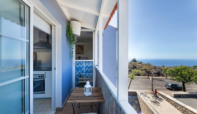 Apartment 'Apartamento El Almendro' with Sea View, Balcony and Wi-Fi
